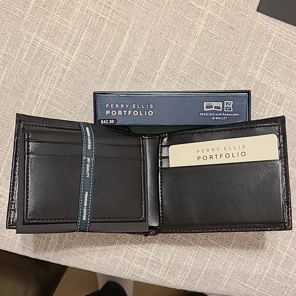 Perry Ellis Black Passcase with Removable ID Wallet NWT - Picture 1 of 3